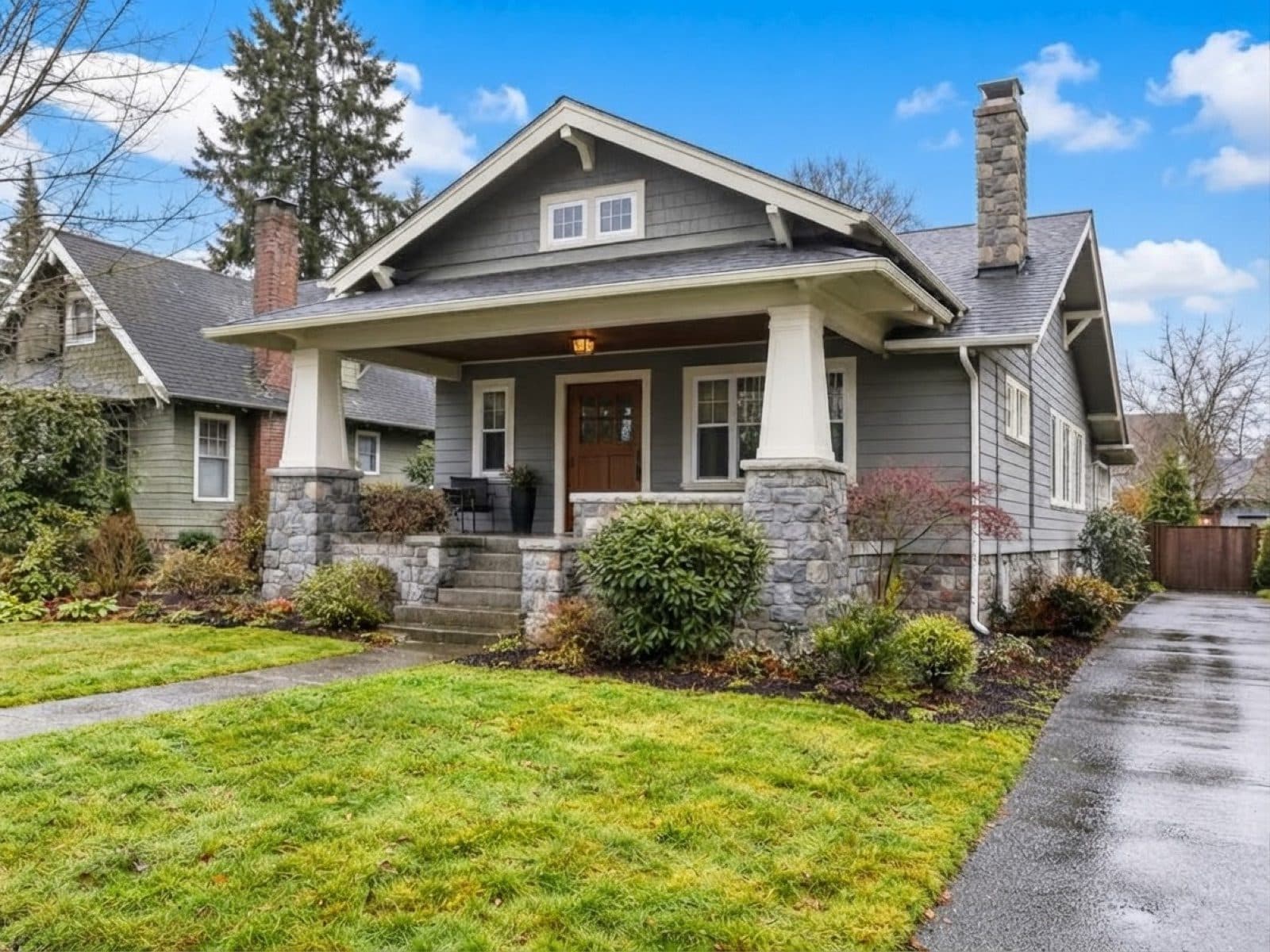 Craftsman bungalow with the Partly cloudy sky preset